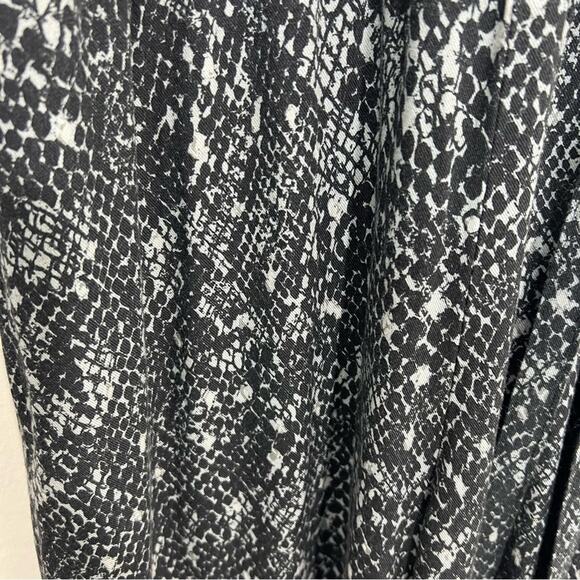 Bella Dahl Gray Snake Print Sleeveless Wide Leg Jumpsuit Size Medium NWT - Picture 7 of 14